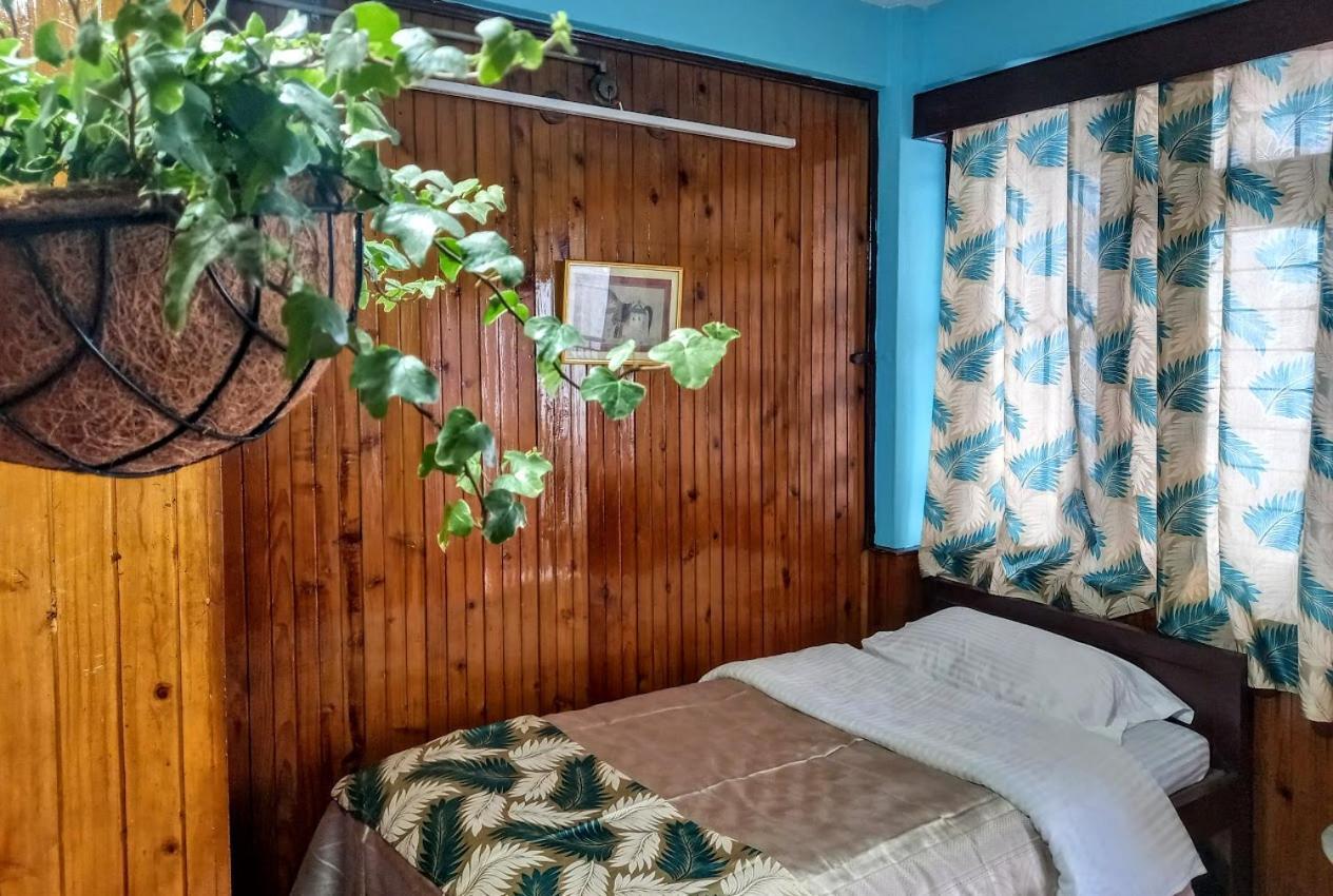 West Point Backpackers Homestay *