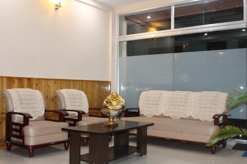Hotel White Yak 3*