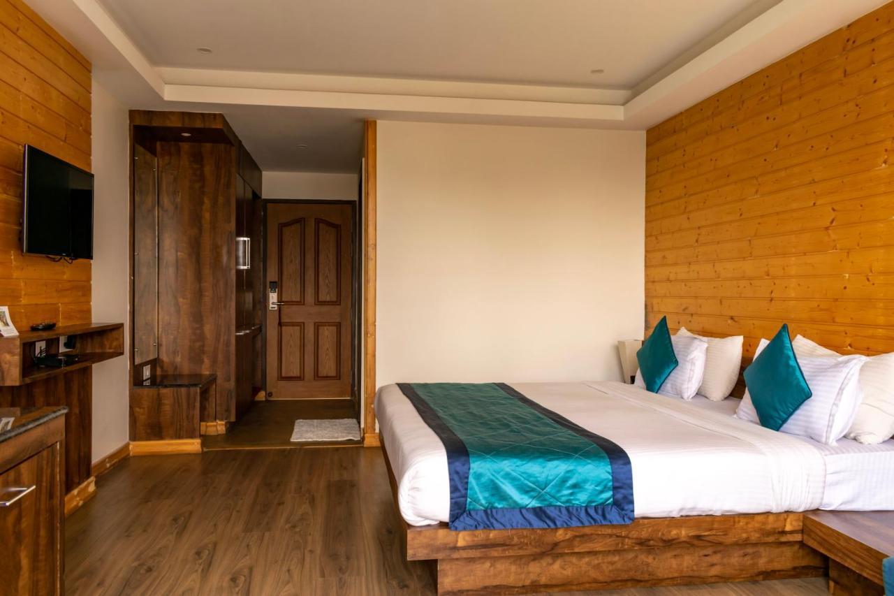 Yashshree Sanderling Mall Road Hotel