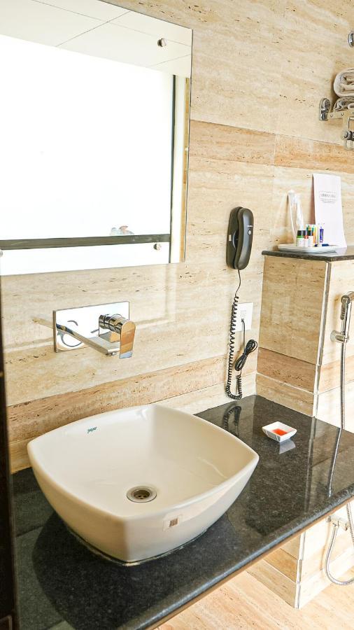 Yashshree Sanderling Mall Road Hotel 4*