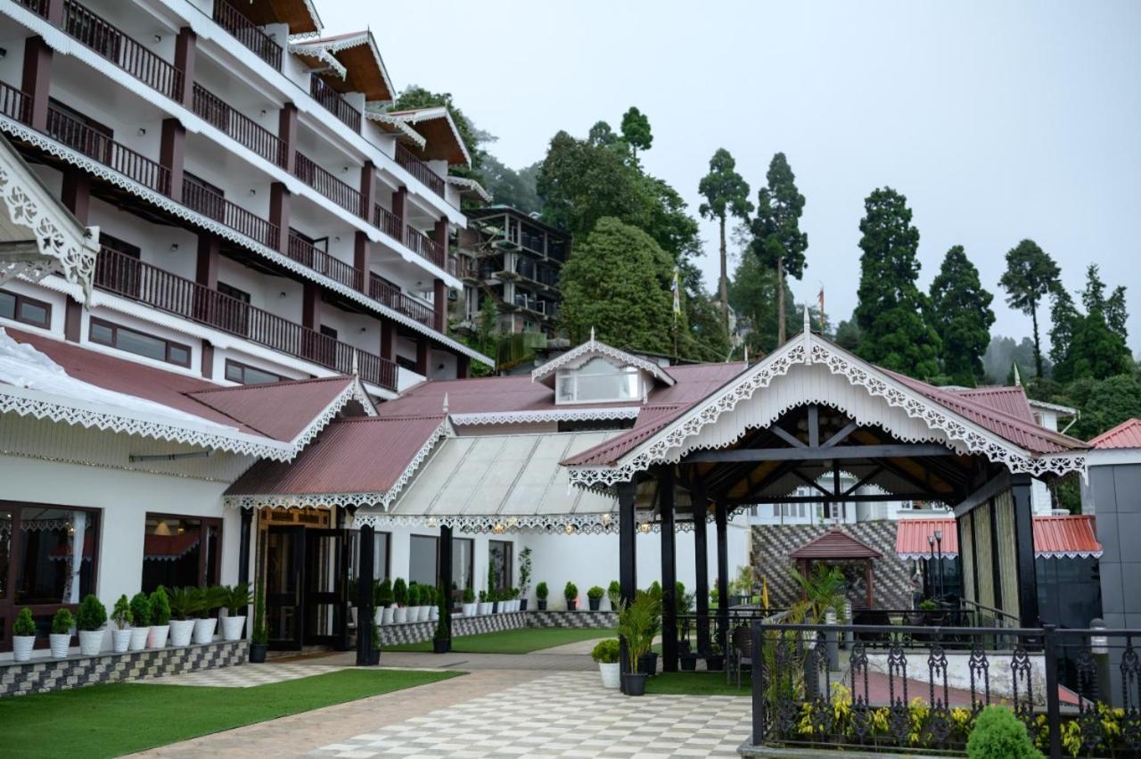 Istana & 4*