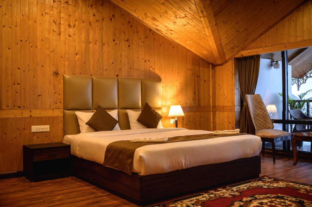 Hotel Istana & Darjeeling (West Bengal)