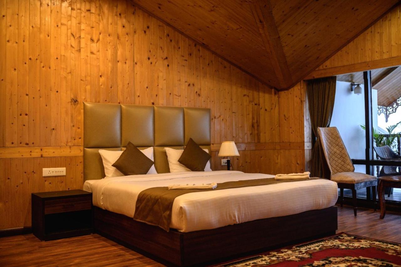 Hotel Istana &