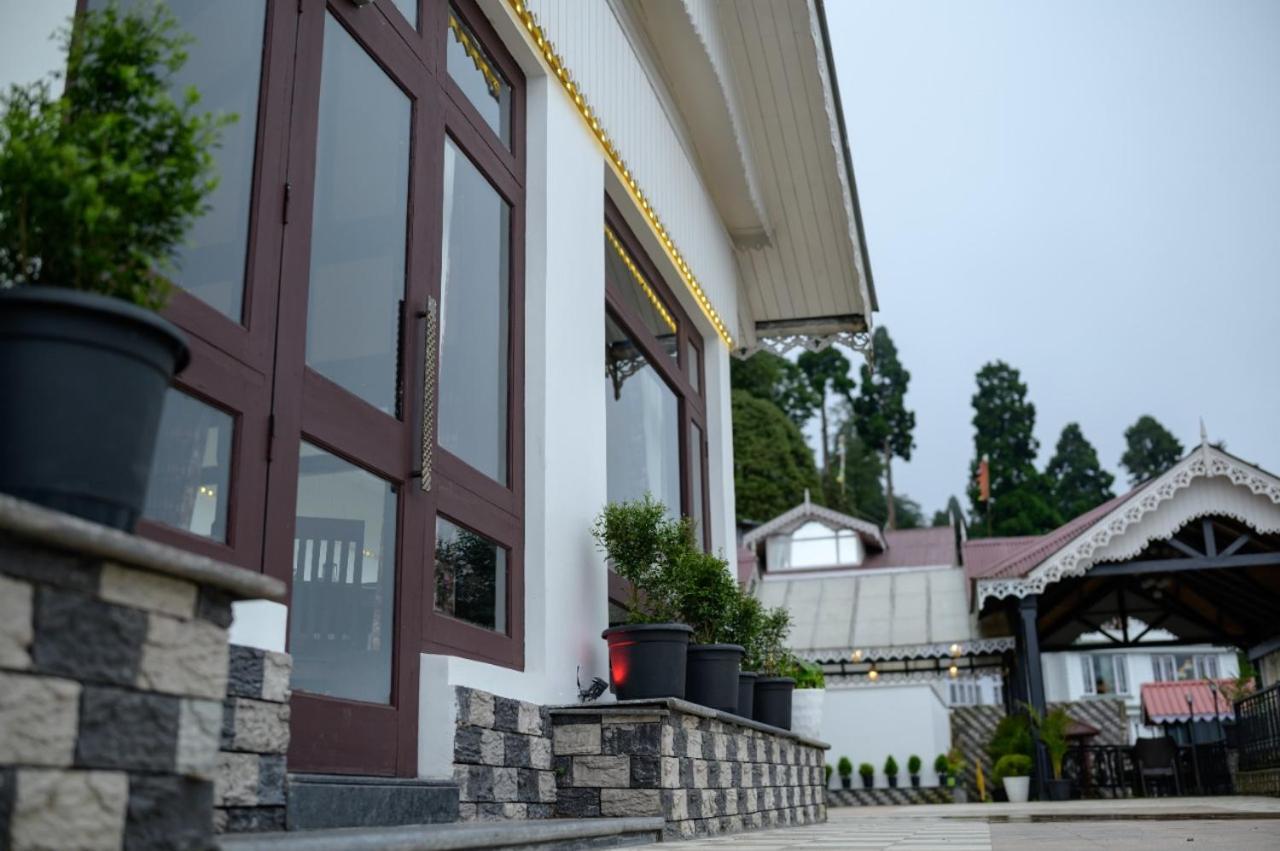Istana & 4*