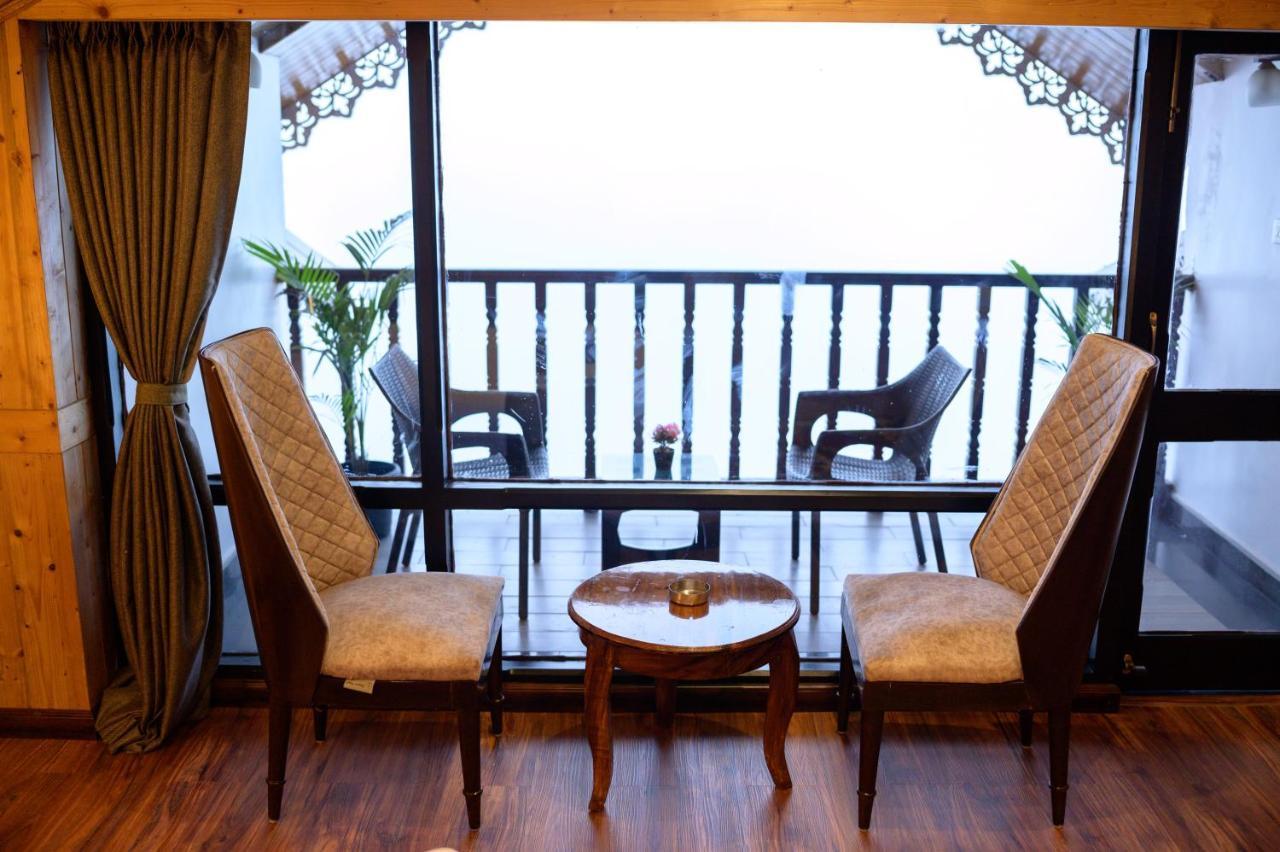 Hotel Istana &