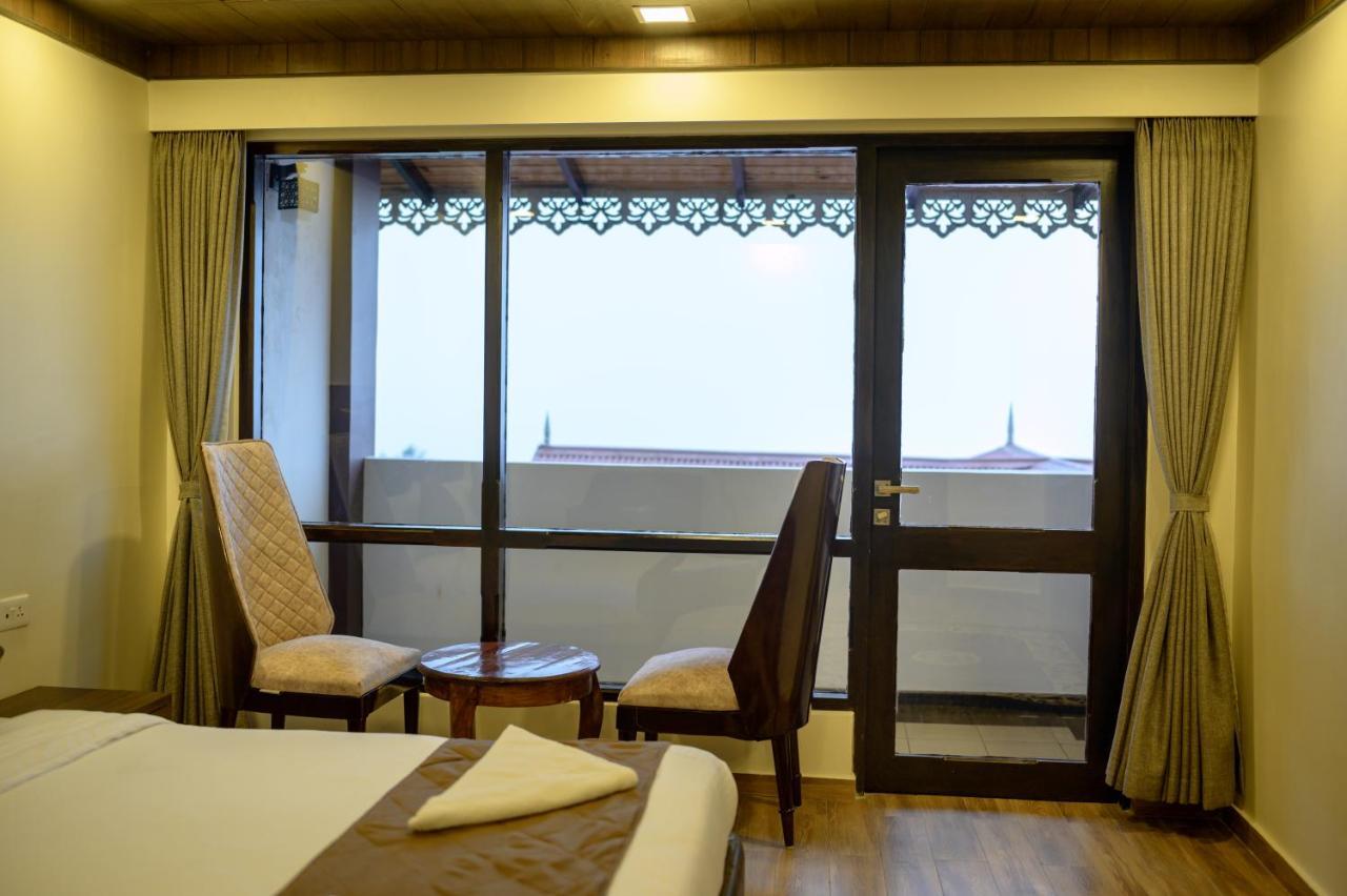 Hotel Istana &
