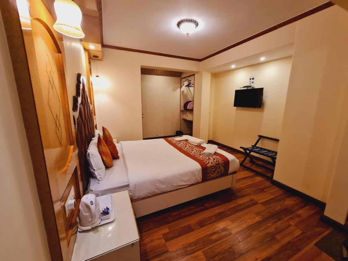 Omega Residency 2*