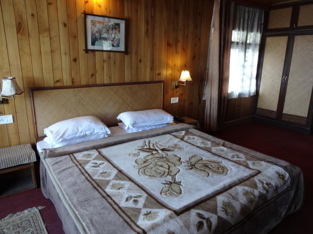Pradhan Hotel