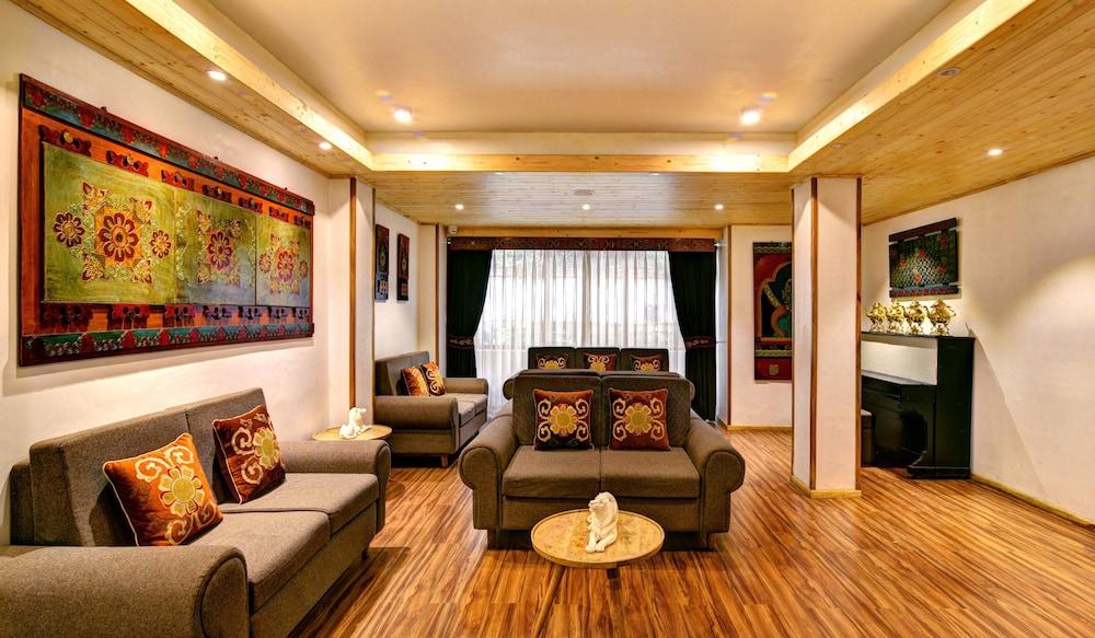 Resort Summit Swiss Heritage & 4*