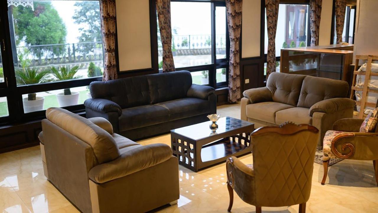 Hotel Istana &