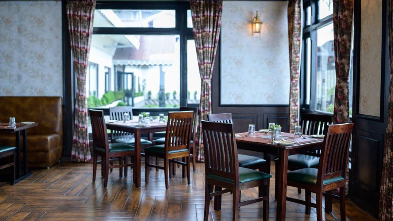 Hotel Istana & Darjeeling (West Bengal)