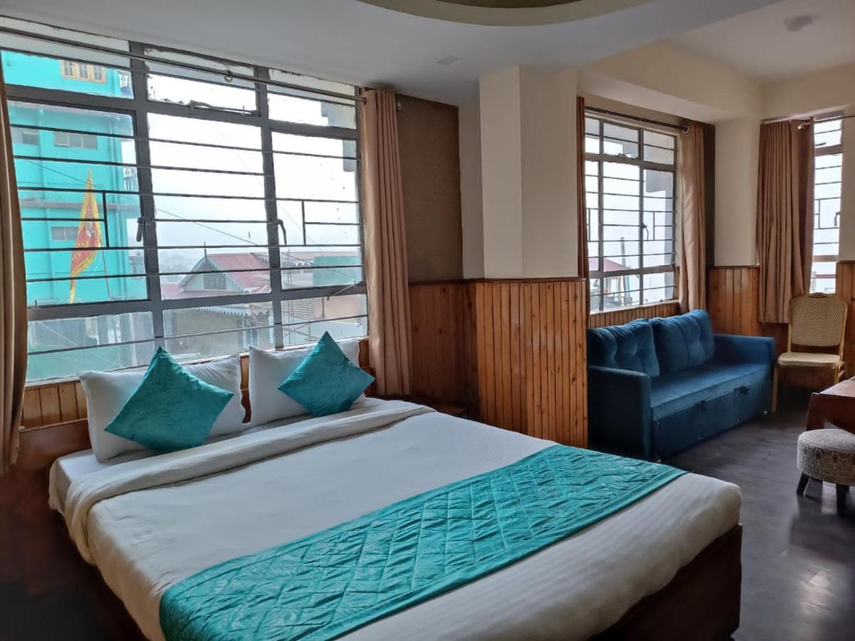Hotel Indus Parklane
