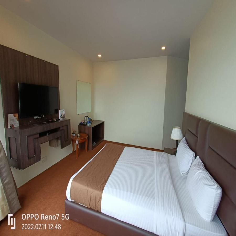 Istana & Hotel 4*