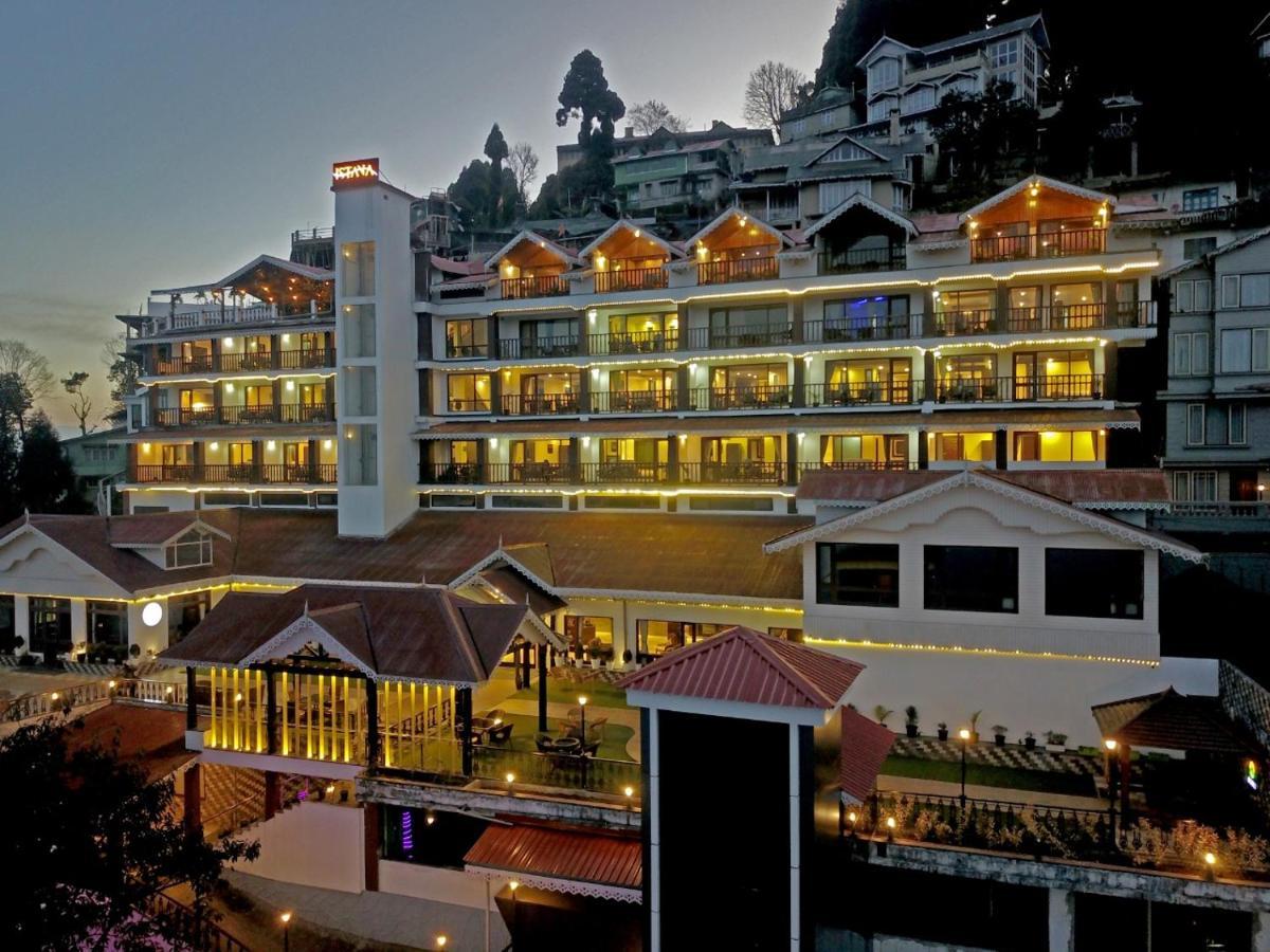 Istana & Hotel 4*