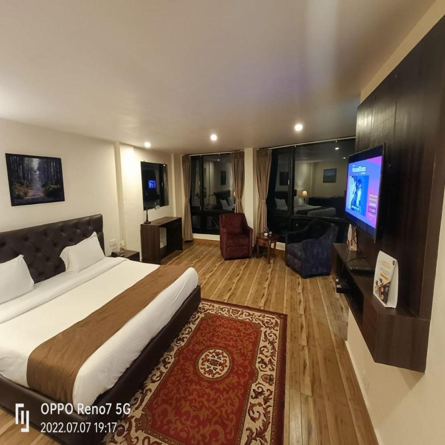 Hotel Istana &