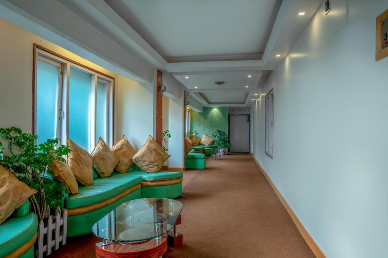 Mount Conifer & Hotel 3*
