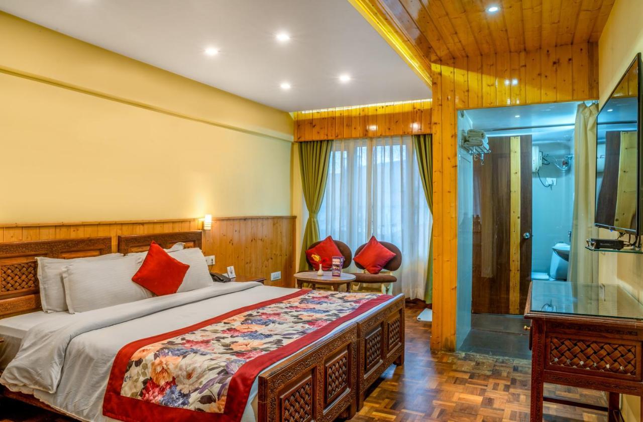 Mount Conifer & Hotel Darjeeling (West Bengal)