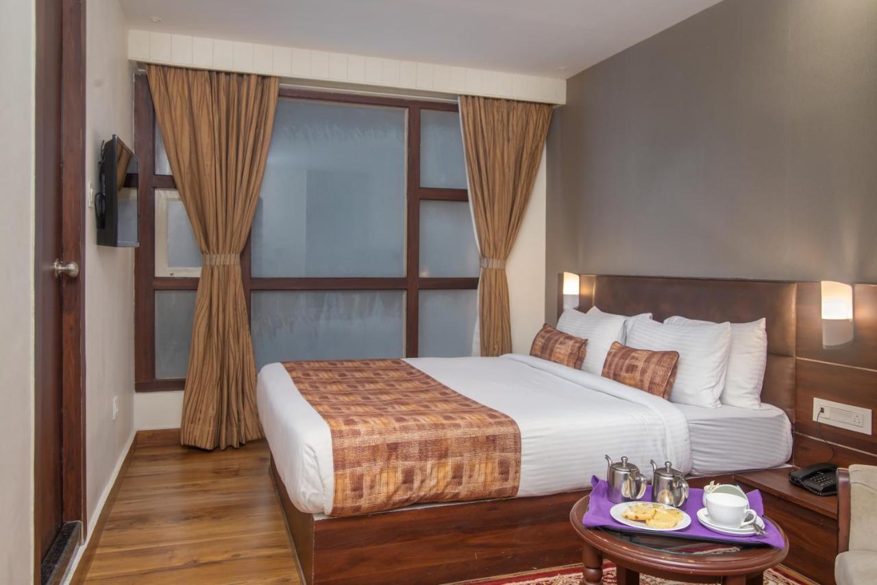 Sumitel Vista 800m From Mall Road 3*