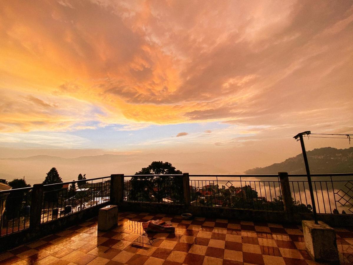 Syangden Villa, Nagbeli