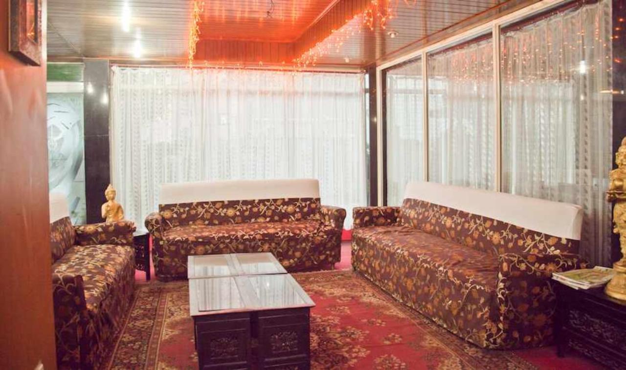 Goroomgo Shambhu Mall Road Darjeeling