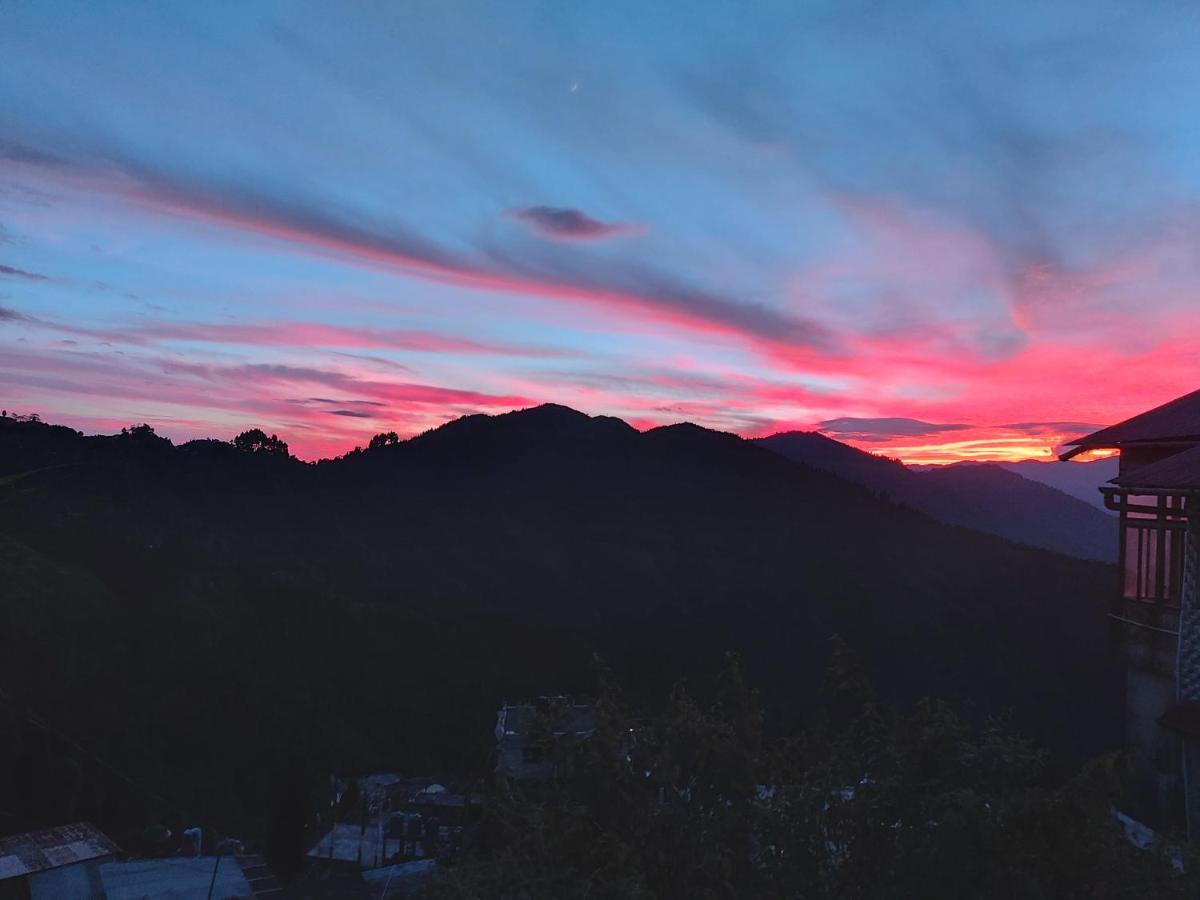 Hotel Sakura Mountain View 10 Mins From Mall Road Darjeeling (West Bengal)