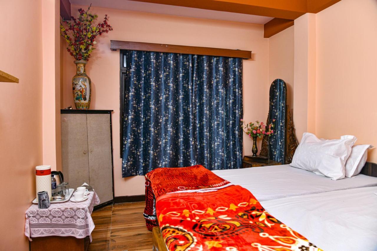 Darjeeling Singalila -300 Miter From Mall Hotel Darjeeling (West Bengal)