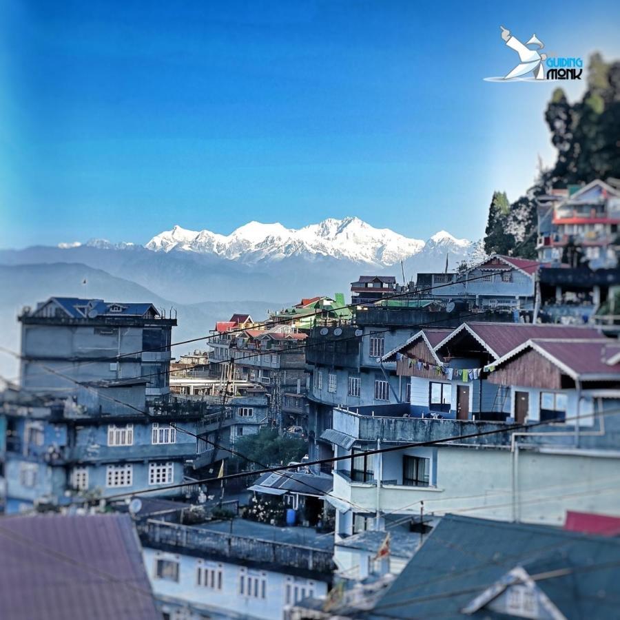 The Guiding Monk * Darjeeling (West Bengal)