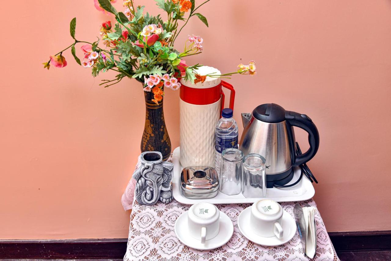 Hotel Darjeeling Singalila -300 Miter From Mall 2*