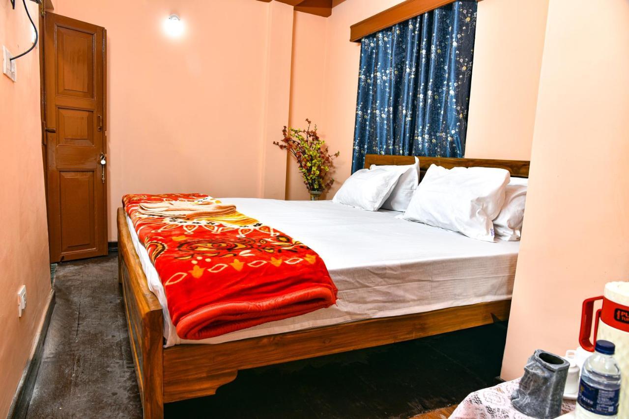 Hotel Darjeeling Singalila -300 Miter From Mall Darjeeling (West Bengal)
