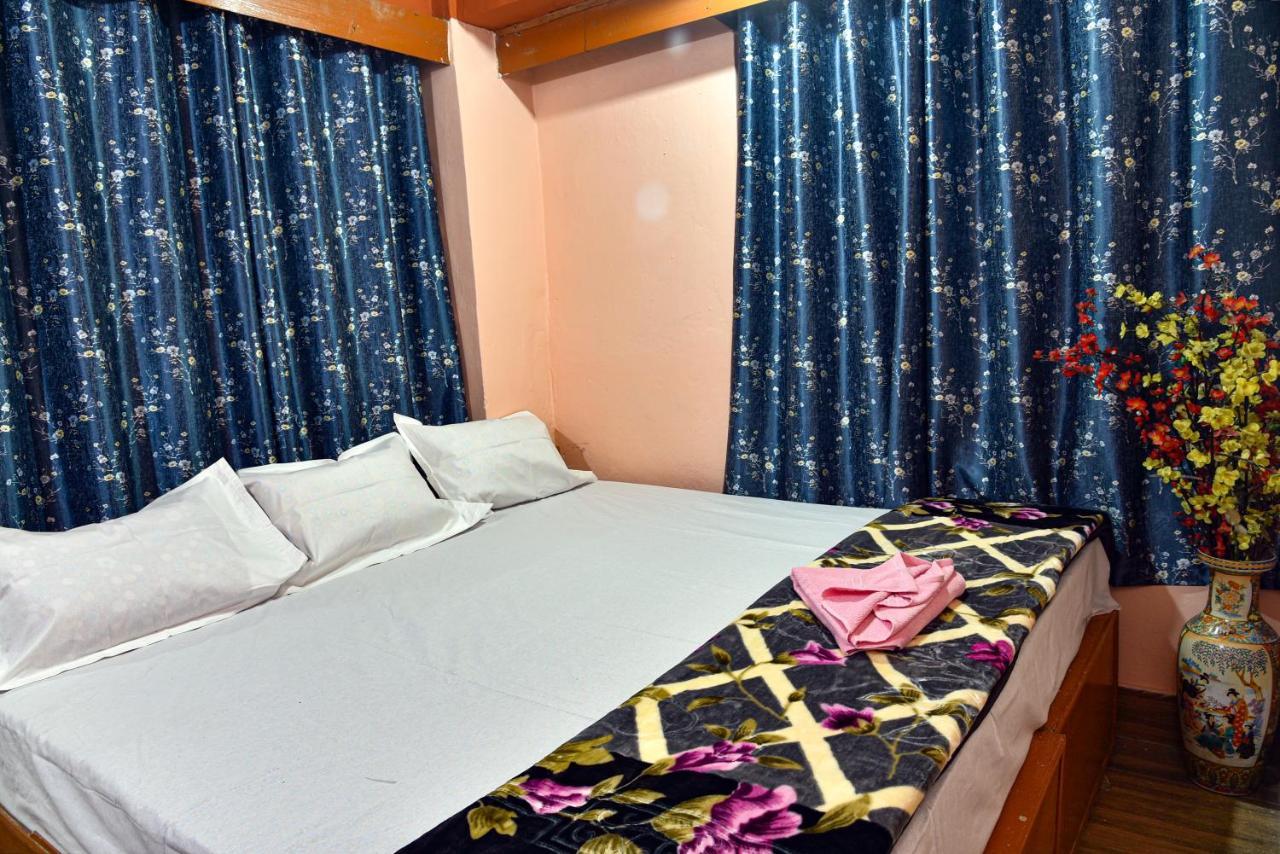 Hotel Darjeeling Singalila -300 Miter From Mall