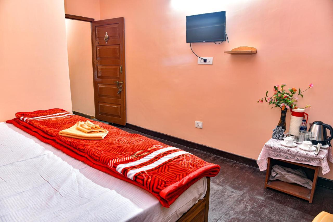 Hotel Darjeeling Singalila -300 Miter From Mall