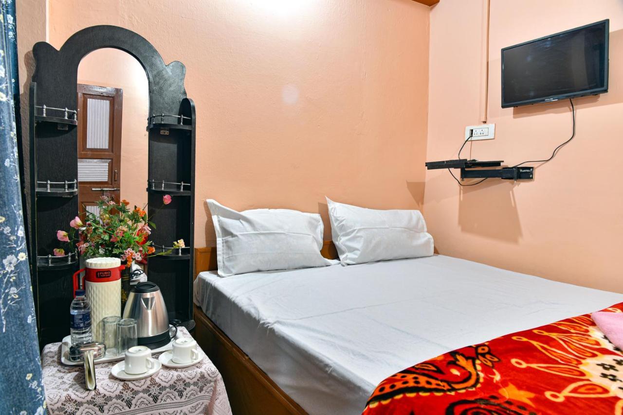 Hotel Darjeeling Singalila -300 Miter From Mall 2*