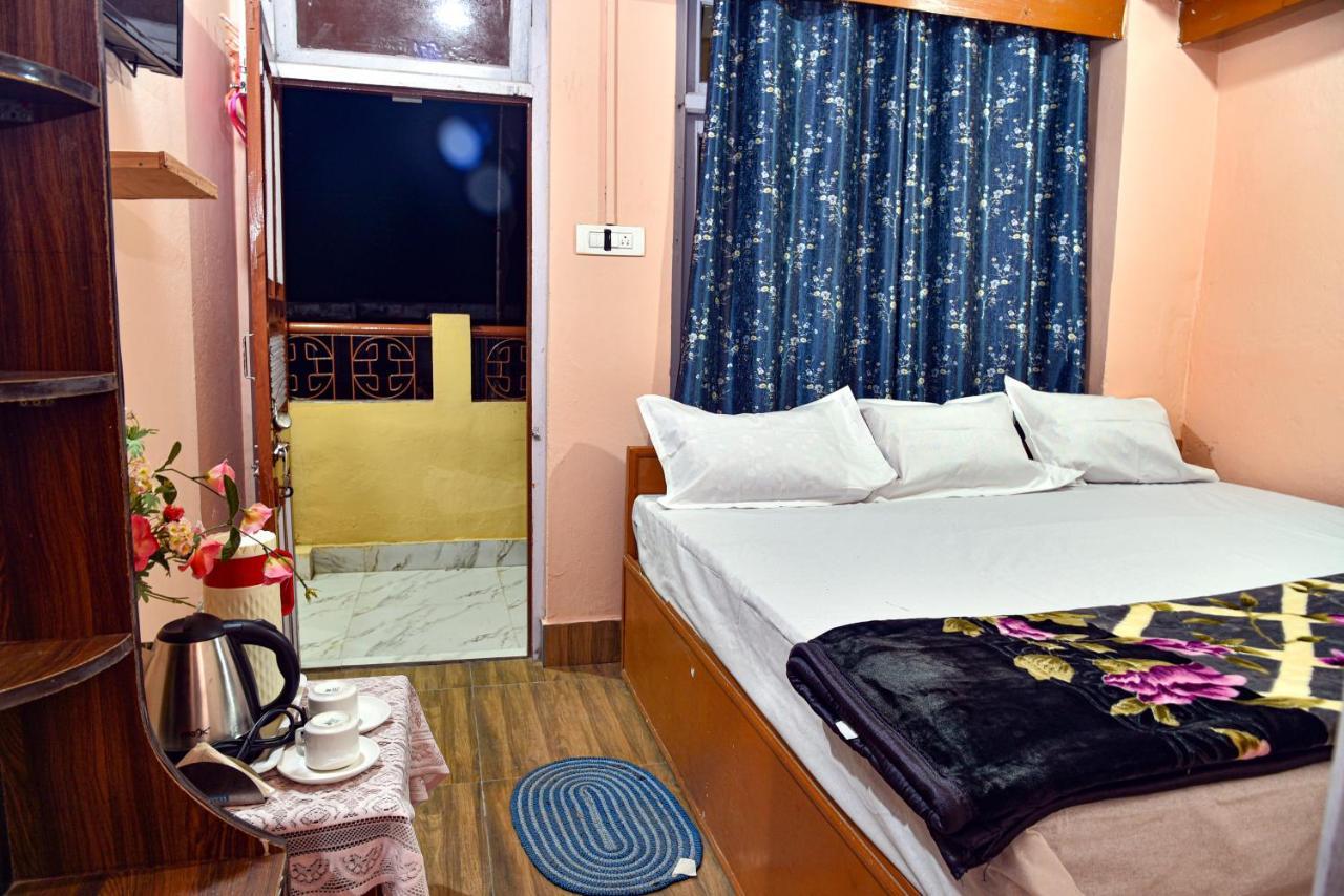 Hotel Darjeeling Singalila -300 Miter From Mall Darjeeling (West Bengal)