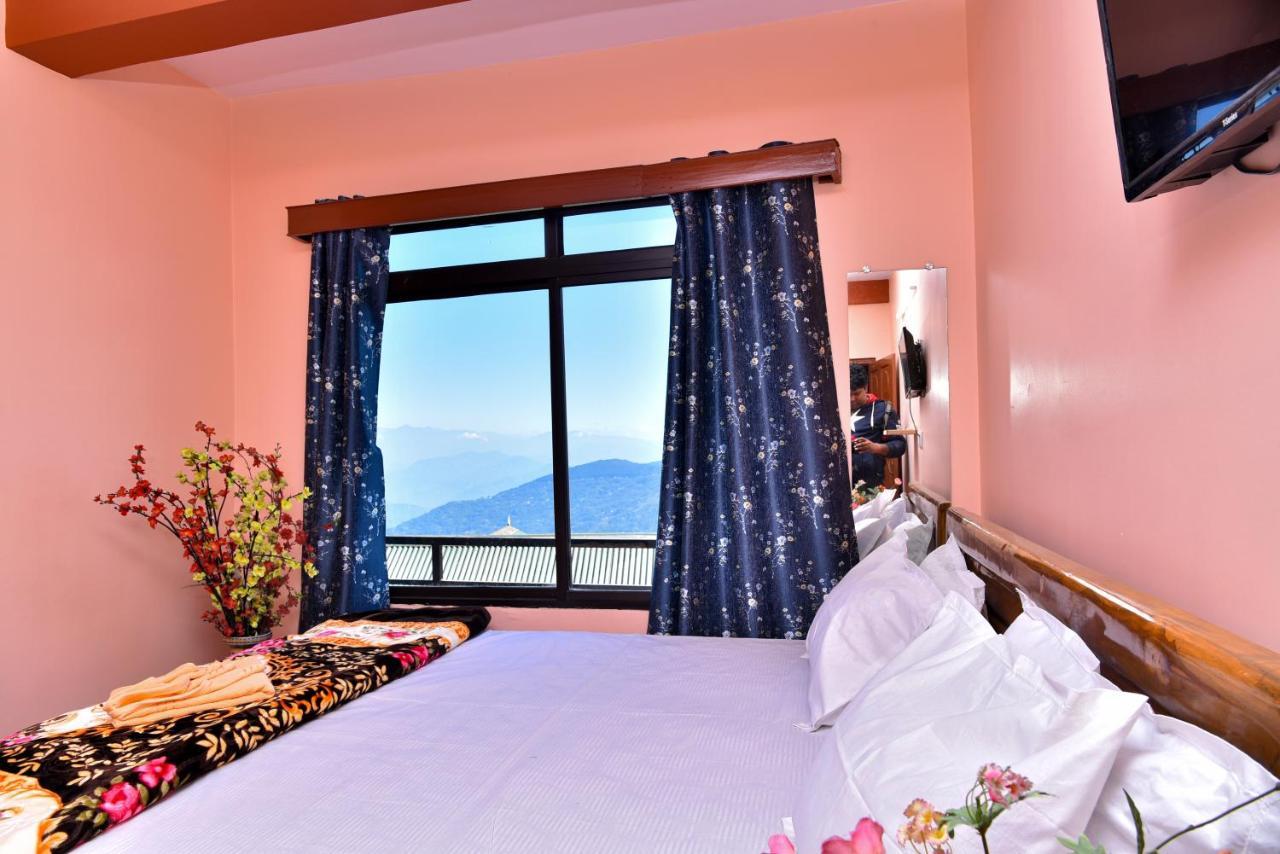 Hotel Darjeeling Singalila -300 Miter From Mall 2*
