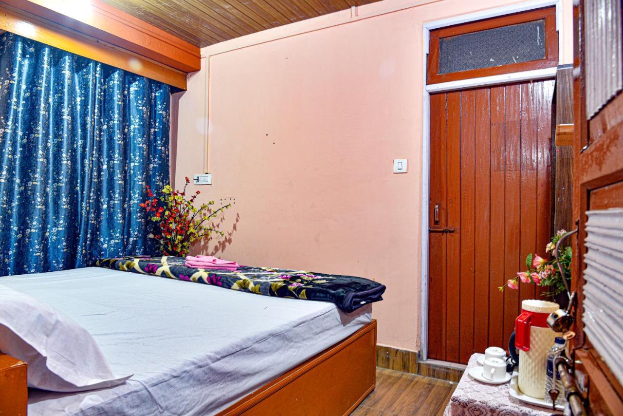 Darjeeling Singalila -300 Miter From Mall Hotel 2*