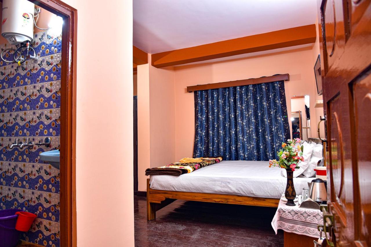Darjeeling Singalila -300 Miter From Mall Darjeeling (West Bengal)