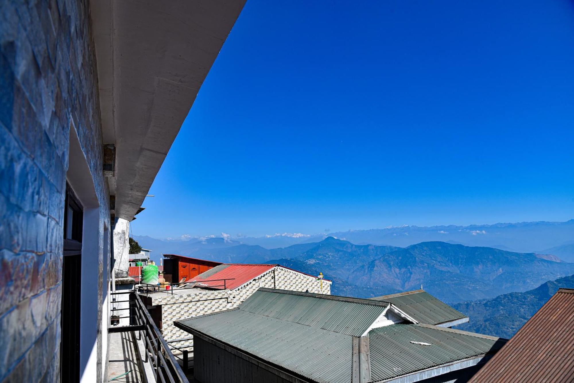 Hotel Darjeeling Singalila -300 Miter From Mall Darjeeling (West Bengal)