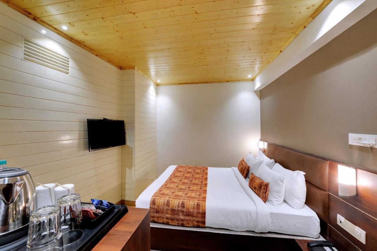 Sumitel Vista 800m From Mall Road Hotel 3*