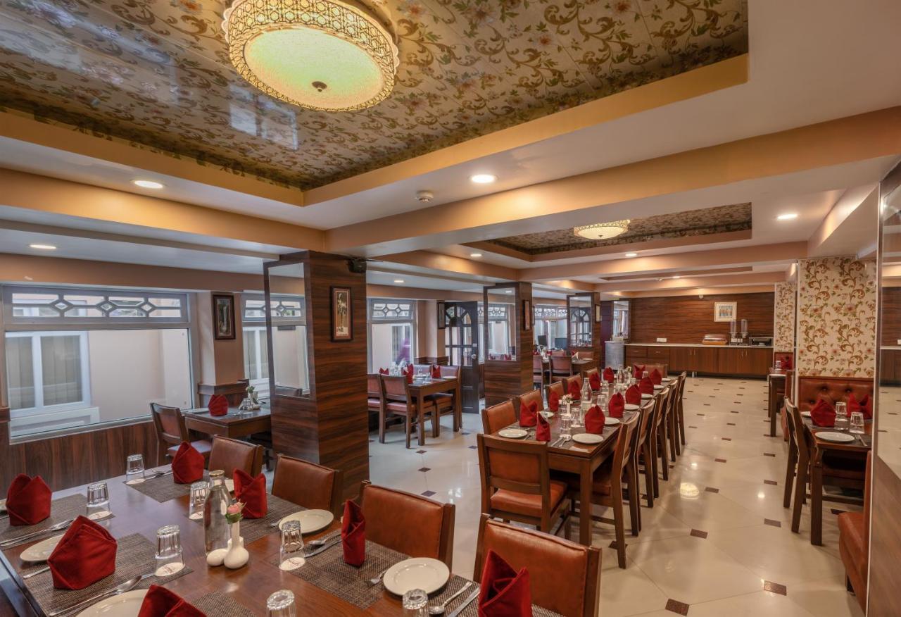 Resort Summit Oakden & Mall Road 4*