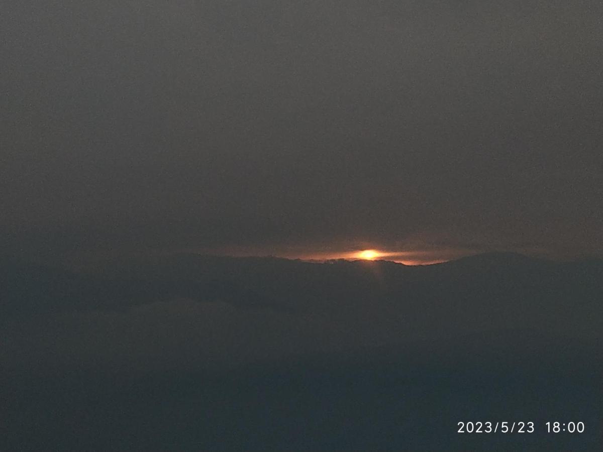 Dawn Darjeeling (West Bengal)