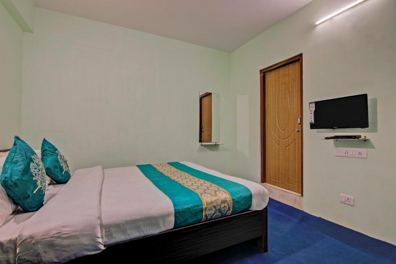 Flagship The Queenz Hotel