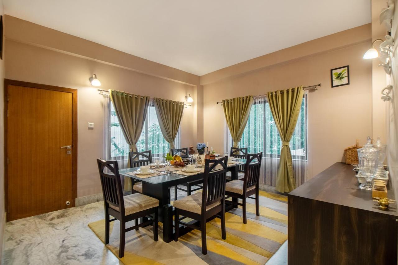 Stayvista's Tree Tops & Tea Trails: Mountain-view In Tea Plantation
