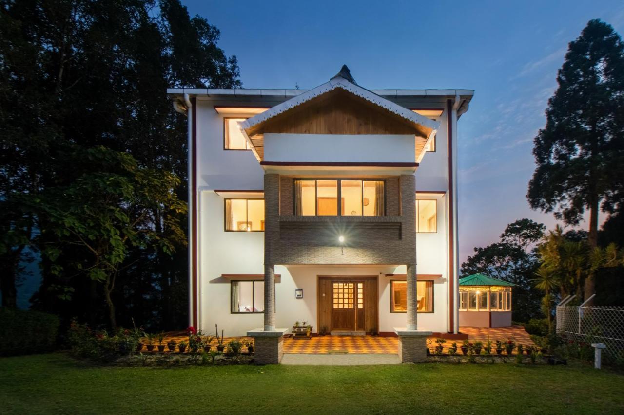 Villa Stayvista's Tree Tops & Tea Trails: Mountain-view In Tea Plantation