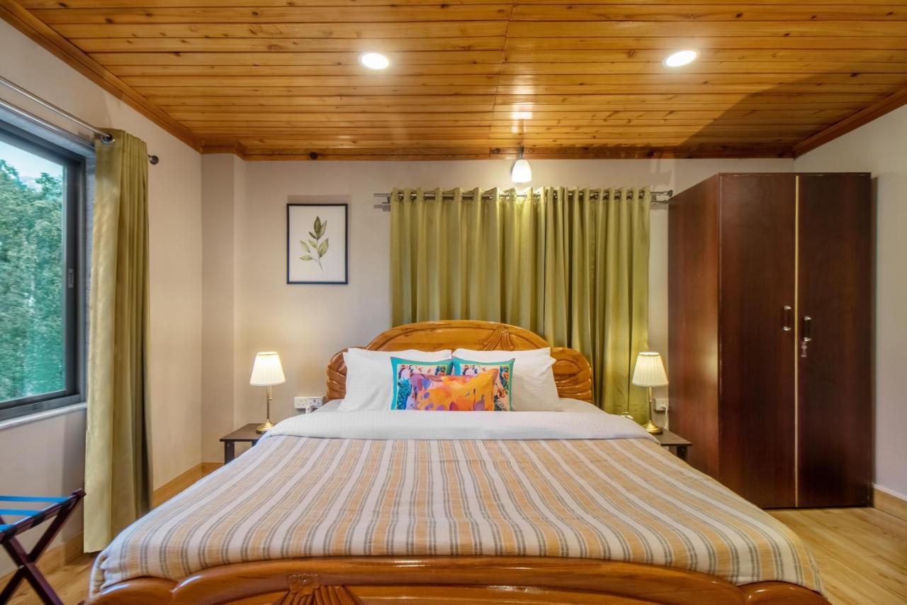 Stayvista's Tree Tops & Tea Trails: Mountain-view In Tea Plantation Villa *