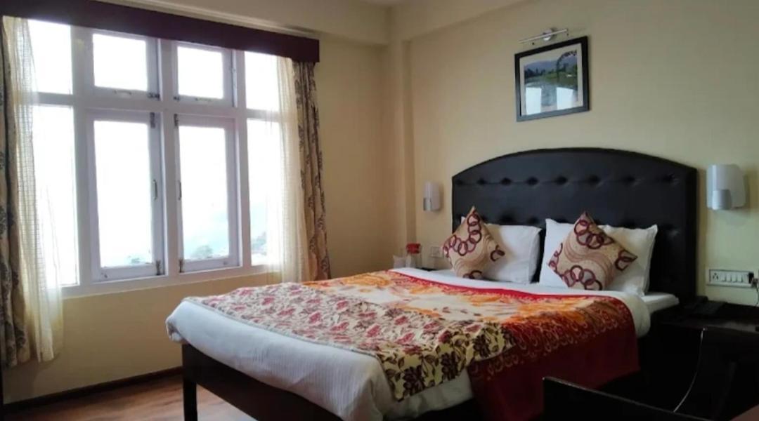 Hill's Bangali Saheb Darjeeling Hotel 3*