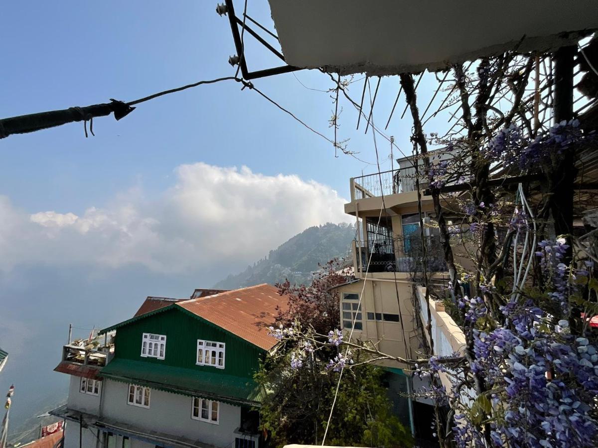 Long Island * Darjeeling (West Bengal)