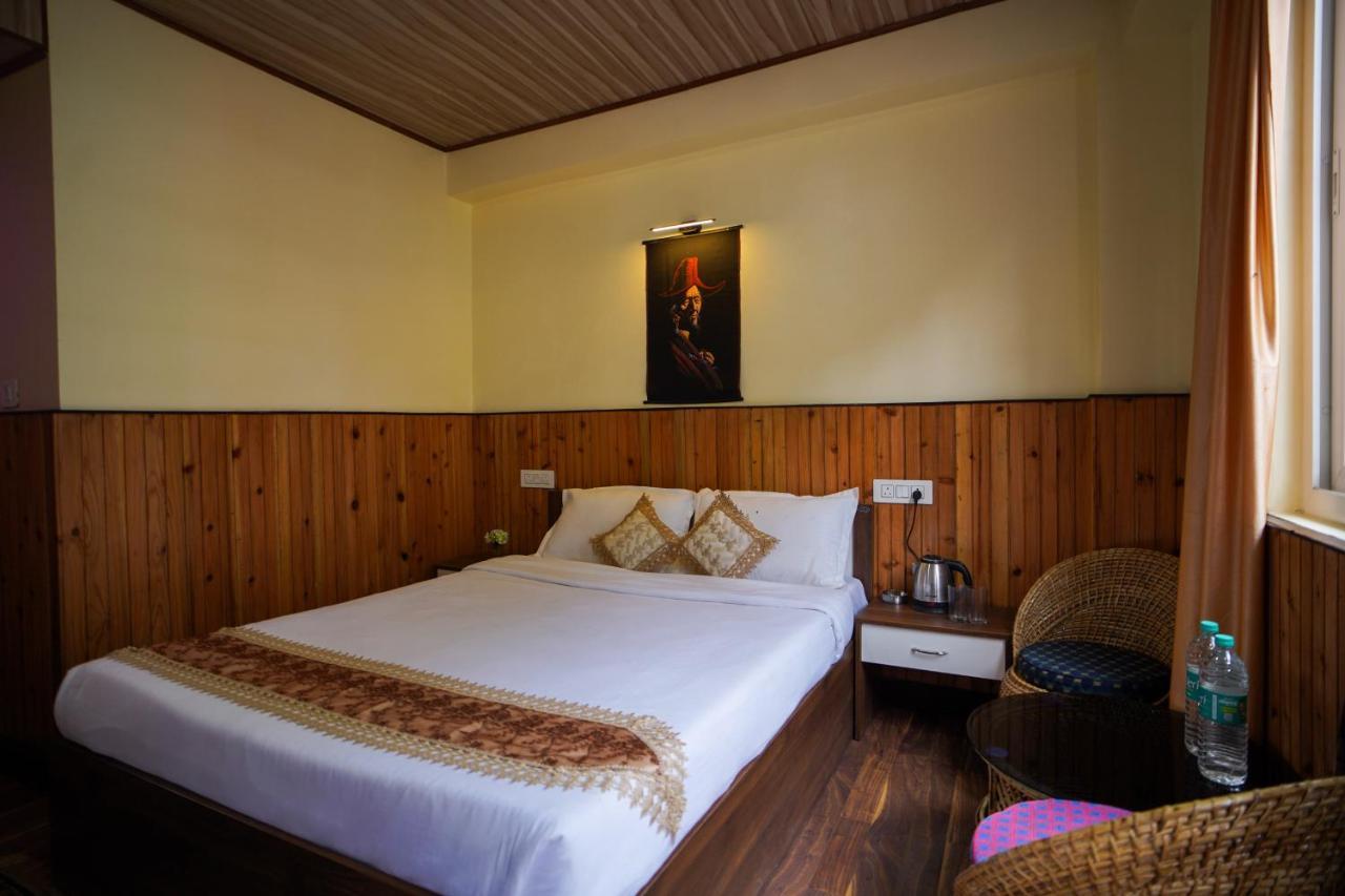 Hotel Hill Queen Near Sherpa Gumba Darjeeling Mall 5 Min Couple Friendly 2*