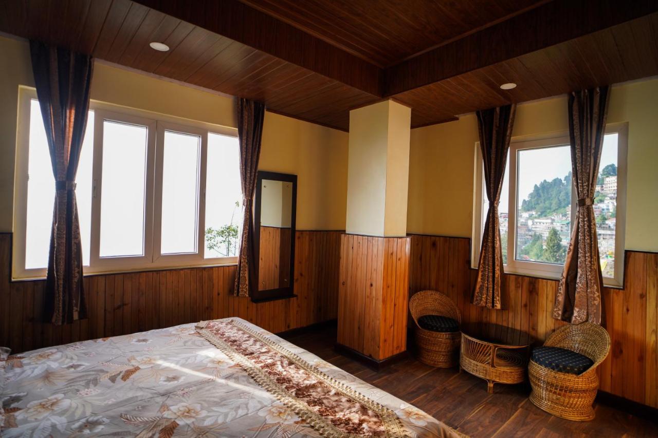 Hotel Hill Queen Near Sherpa Gumba Darjeeling Mall 5 Min Couple Friendly