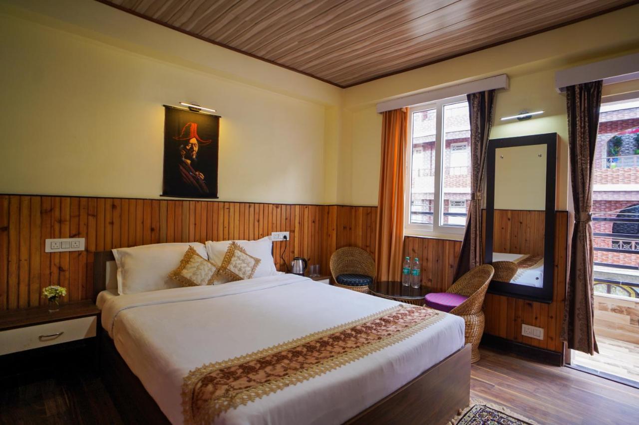 Hotel Hill Queen Near Sherpa Gumba Darjeeling Mall 5 Min Couple Friendly 2*