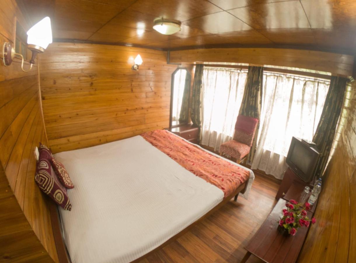 Goroomgo Broadway Mall Road Darjeeling - Best In Darjeeling